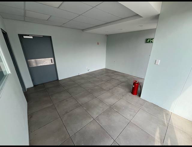 518M² WAREHOUSE TO LET IN STIKLAND INDUSTRIAL